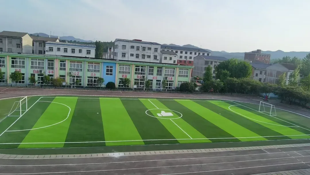 走进大别山革命老区河南新县配图